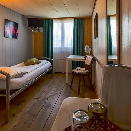 Hotell Tell And 3*